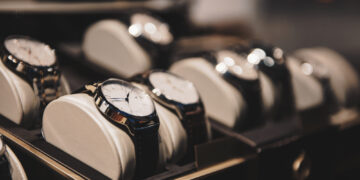 Reinventing Time: The Impact of Luxury Smartwatches on Traditional Watchmaking